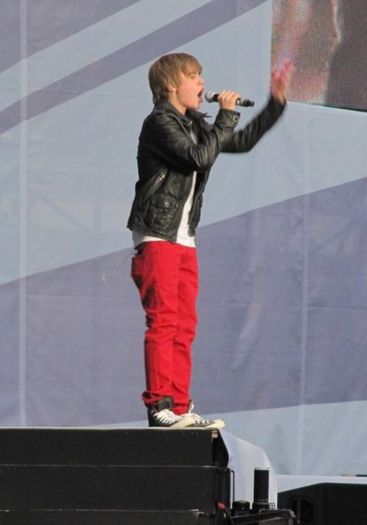 noqj1l0ugedt0lgq[1] - Justin  Bieber