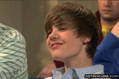 normal_Bieber-On-SNL-4-10-10-justin-bieber-11463604-480-320[1]
