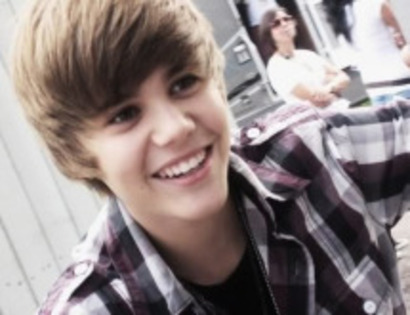 sev-alexa-justin-bieber-0310[1]