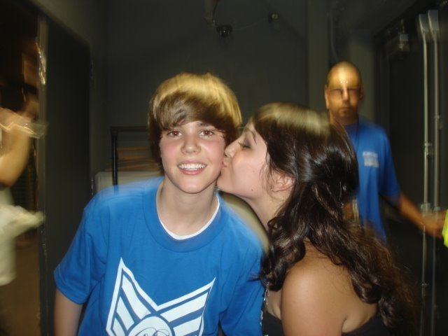 Justin-Bieber-justin-bieber-7381736-640-480[1]