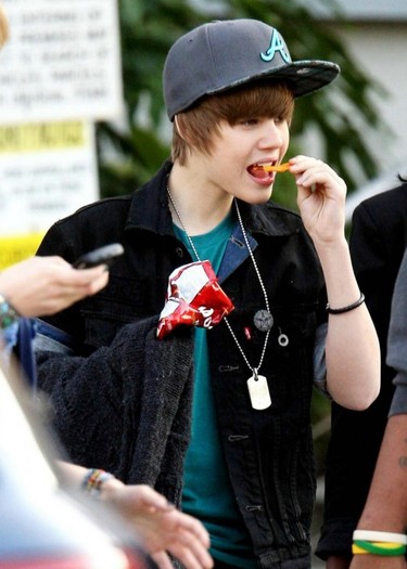 justin-bieber-poze-12-520x728[1]