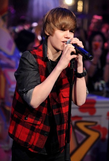 justin-bieber-poze-21-520x769[1]