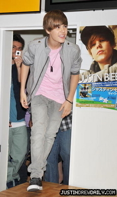 16712498_MOLYRTWHS[1]