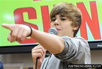 16712532_TPDVOFSFC[1] - Justin  Bieber