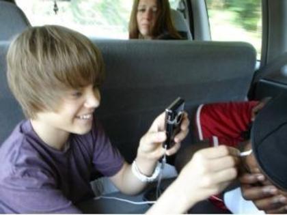 Justin_Bieber_1260102584_3[1] - Justin  Bieber