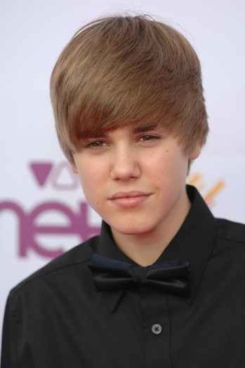 vivacomet2010redcarpeta[2] - Justin  Bieber