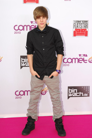 vivacomet2010redcarpeta[3] - Justin  Bieber