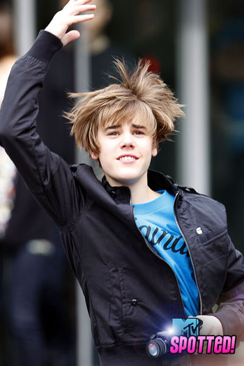13769268_SUHWXRLWO[1] - Justin  Bieber