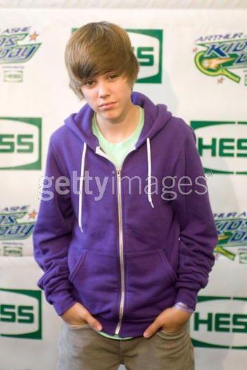 13769287_ZOJCSNKCU[1] - Justin  Bieber