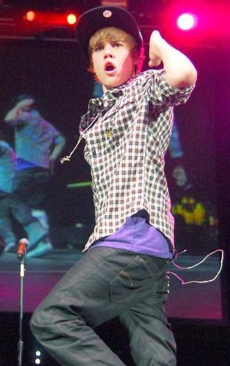 JGPRWJAAYJQECZREMSH[1] - Justin  Bieber