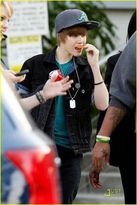 KMSCTQNMGTZYUQDHQFJ[1] - Justin  Bieber