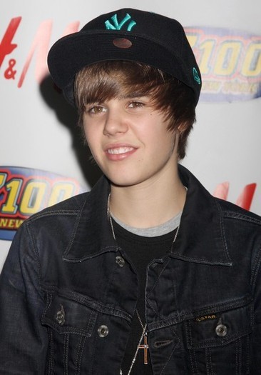 NPQEVAVEASLYNIICJOS[1] - Justin  Bieber