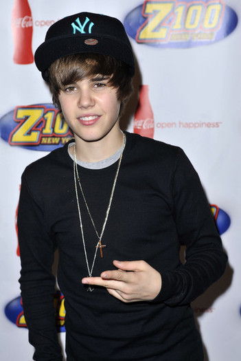 DZAICUXWYVDXVZGFHVP[1] - Justin  Bieber