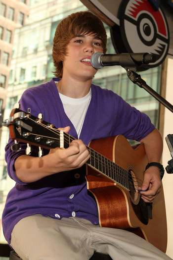 JKBMXVXXQTIAKTUVKTB[1] - Justin  Bieber