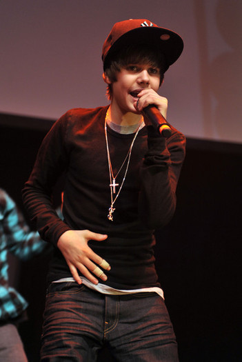 LGSIJUBZEKGYWQABFTW[1] - Justin  Bieber