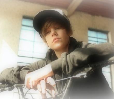 MJLDBEHGMJZEQKBHQGK[1] - Justin  Bieber