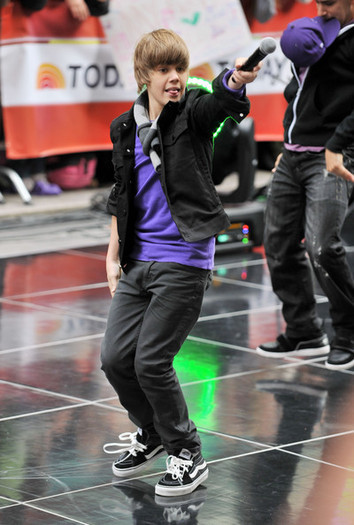 SMVUJYSDRXBTSCSWNUY[1] - Justin  Bieber