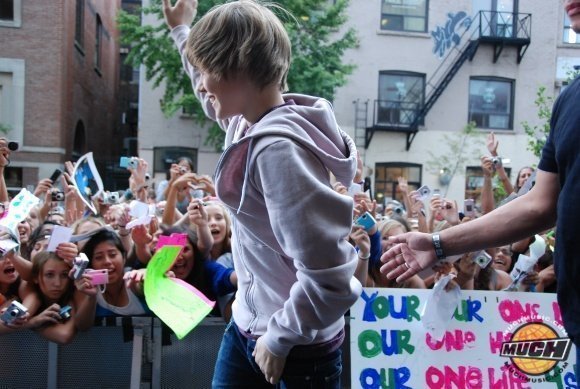 UTJPVTCAEKCXCDKBLHW[2] - Justin  Bieber