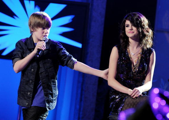 CRYOYIIMYQAYPOUTCGA[2] - Justin Bieber si Selena Gomez