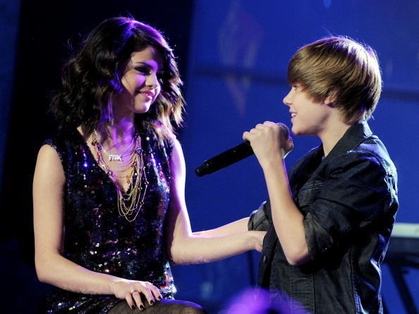 OGLSAGTDWZIJWEAFWJE[1] - Justin Bieber si Selena Gomez