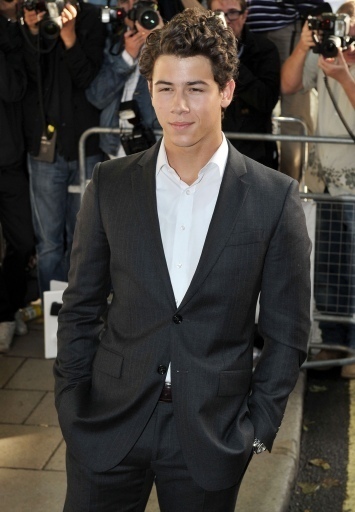 Berkeley-Square-Gardens-6-8-nick-jonas-12866399-355-512
