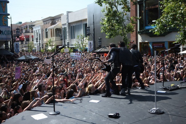 14889755_XKGIAQYQA - Cateva pozitzseee