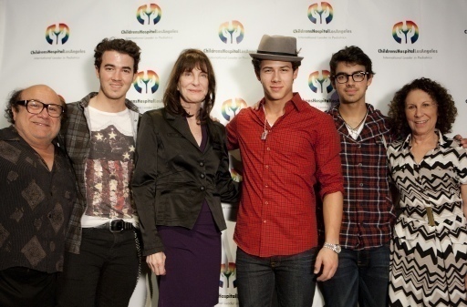 15061045_EFQCFKKBM - Cateva pozitzseee