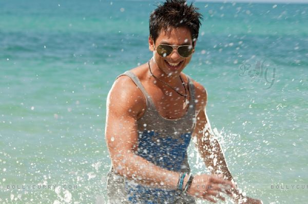 59483-shahid-kapoor-looking-hot - Dil maange