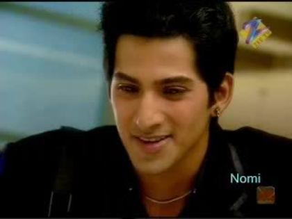 apr25thmaayka048_0001