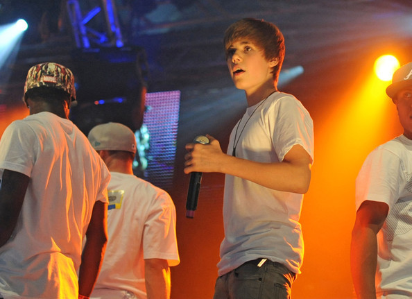 bieberliveforradioone0h[1] - Justin  Bieber