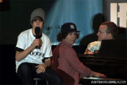 14997171_WQNWOFRWB[1] - Justin  Bieber