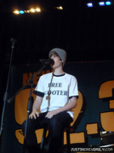 14997177_JFIKBQTHG[1] - Justin  Bieber