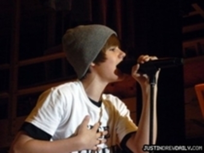 14997180_TSJUDQMGK[2] - Justin  Bieber