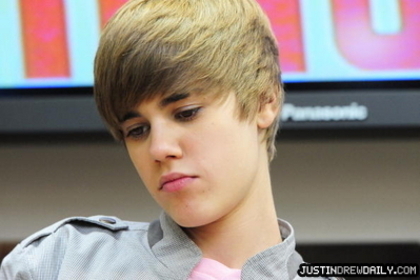 16712488_RXFQFWRJM[1] - Justin  Bieber