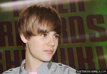 16712492_RBPKTJTUQ[1] - Justin  Bieber