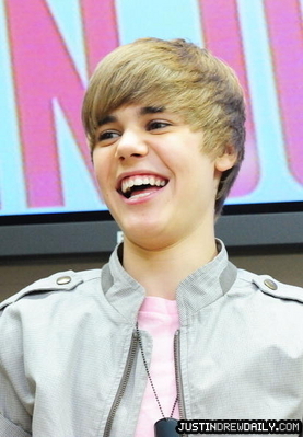 16712524_YCXRXDFIG[1] - Justin  Bieber