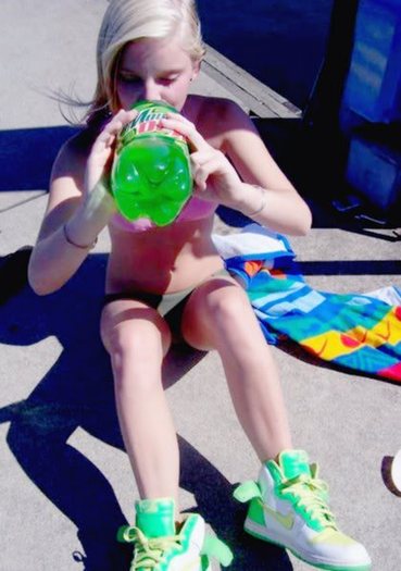 27799_103922842985777_1000010418478 - Zoe Kimball