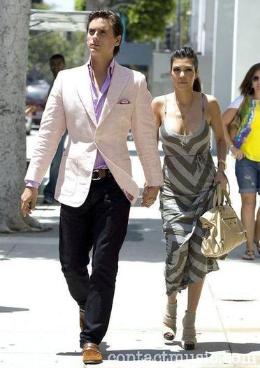 kourtney_kardashian_Scott_disick; Impreuna cu iubitul ei
