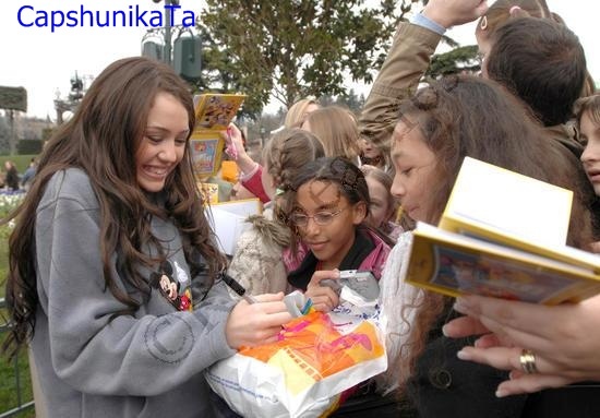 5 - miley cyrus-15th Anniversary of Disneyland Paris