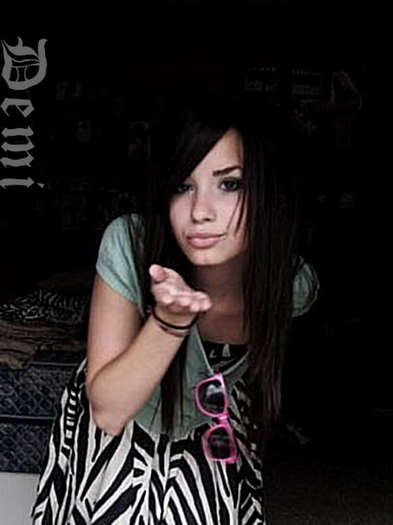 DemiLovato137; zbye
