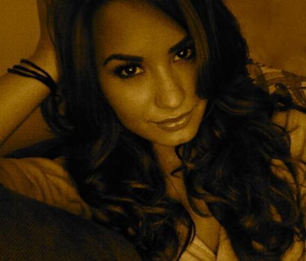 demi-twitter-picture - Demy Lovato-poze rare