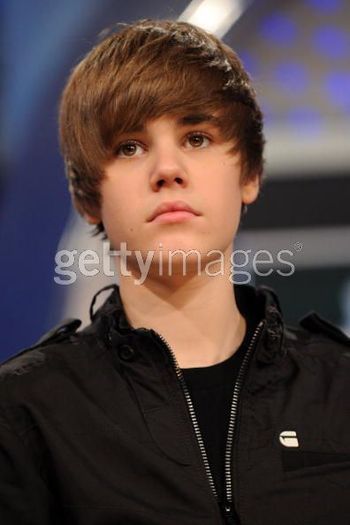 16843781_UIMCDNTTJ[1] - Justin  Bieber