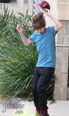 17024048_AMOKHWFGZ[1] - Justin  Bieber