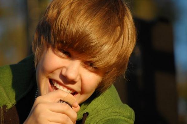 15991145_CWQCZADYP[1] - Justin  Bieber