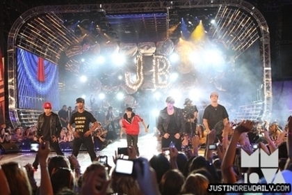 16650016_DTKAMIUDF[1] - Justin  Bieber