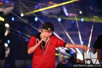 16650030_CXODVDHXL[1] - Justin  Bieber