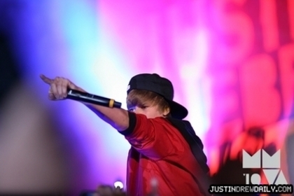 16650040_YOKICNQWS[1] - Justin  Bieber