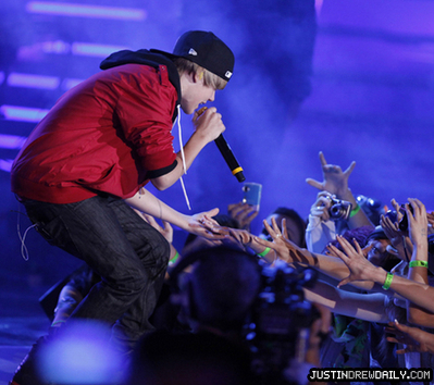 16650101_JLLKPWGML[1] - Justin  Bieber