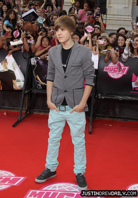 16651098_MDKMDJQTB[1] - Justin  Bieber