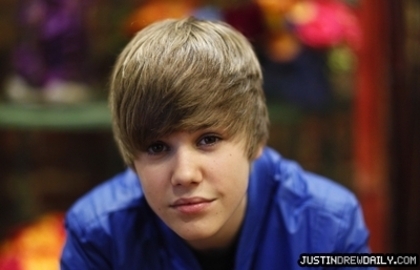 16672683_JZXXGVVHT[1] - Justin  Bieber